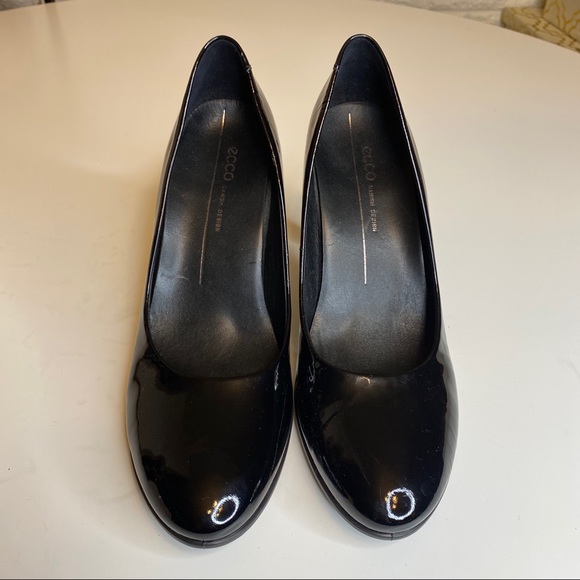 ecco pointed toe pumps
